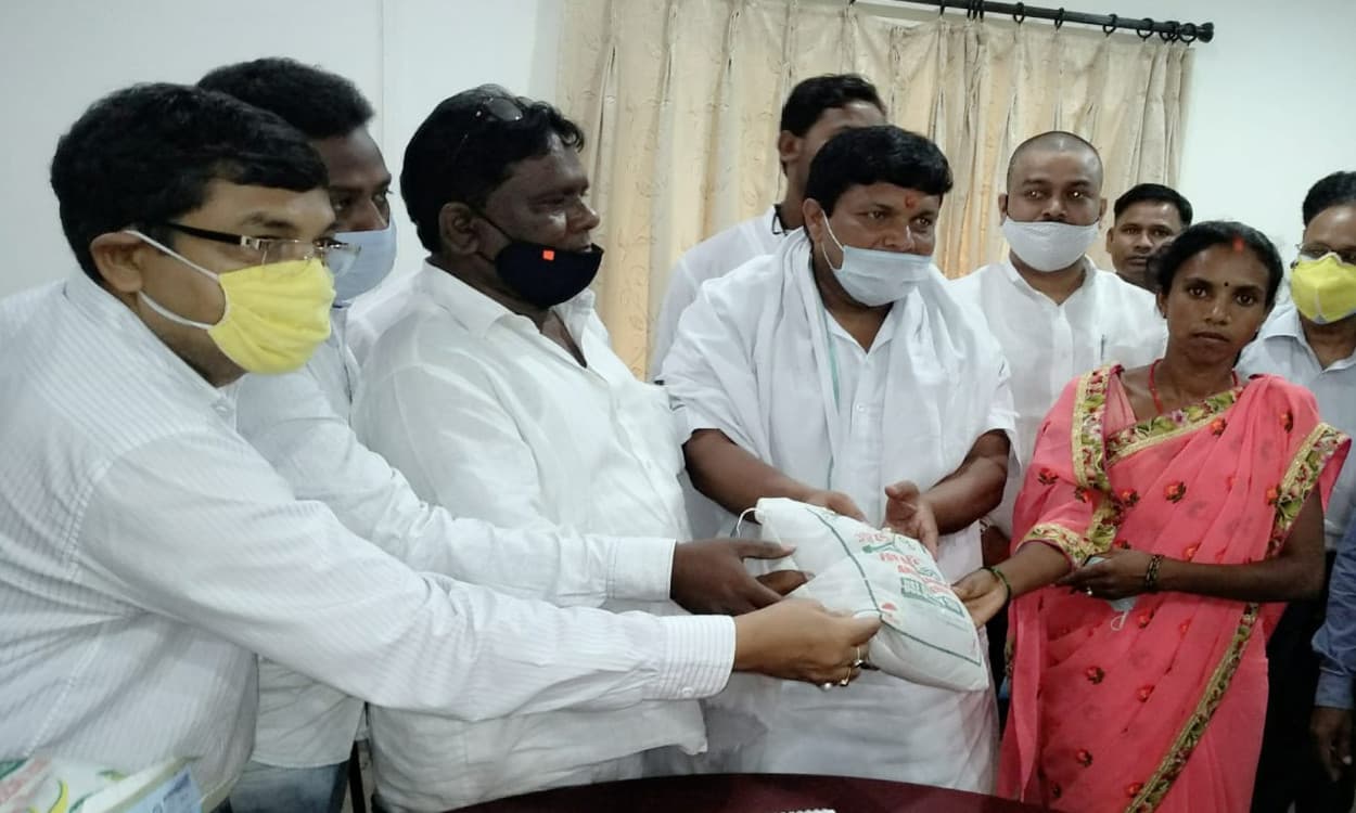 सरकारी योजनाओं को धरातल पर उतारने का कृषि मंत्री का अधिकारियों को निर्देश, बोले- लाभुकों को केसीसी का मिल रहा लाभ