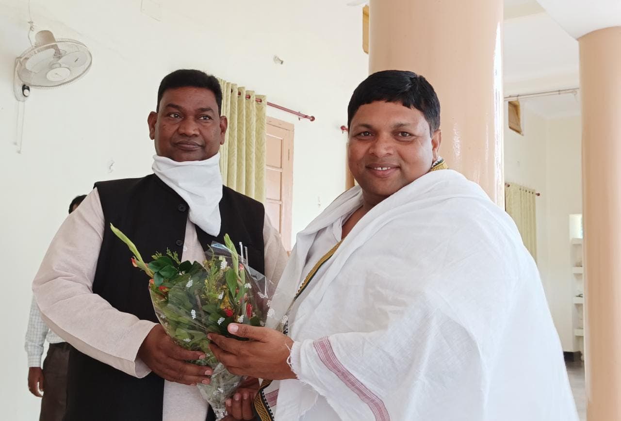 Jharkhand : प्रवासी मजदूरों को कृषि क्षेत्र में रोजगार देने की संभावनाओं पर श्रम मंत्री ने कृषि मंत्री बादल पत्रलेख से की बात