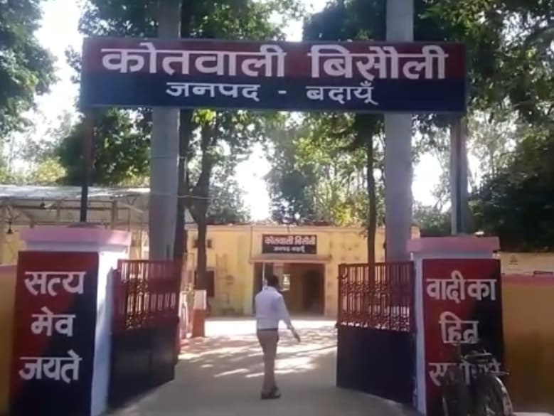 Budaun Crime: शादी में गर्म पूड़ी नहीं मिली तो कर दी हत्या, जांच में जुटी पुलिस, जानें क्या है पूरा मामला… Budaun Crime: शादी में गर्म पूड़ी नहीं मिली तो कर दी हत्या, जांच में जुटी पुलिस, जानें क्या है पूरा मामला…