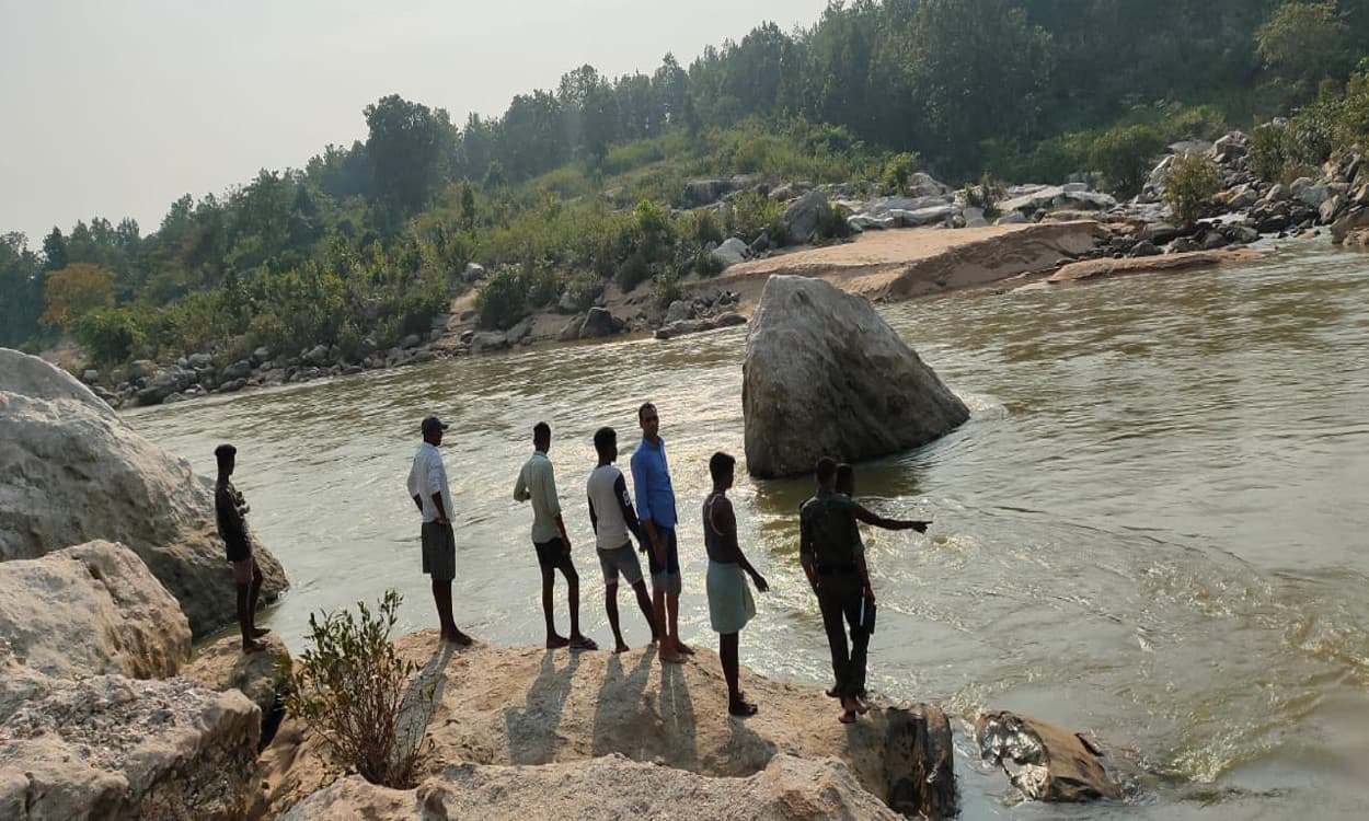रांची से पिकनिक मनाने बाघमुंडा वाटरफॉल आये 3 बच्चे नदी में डूबे, NDRF की टीम को बुलाया गया
