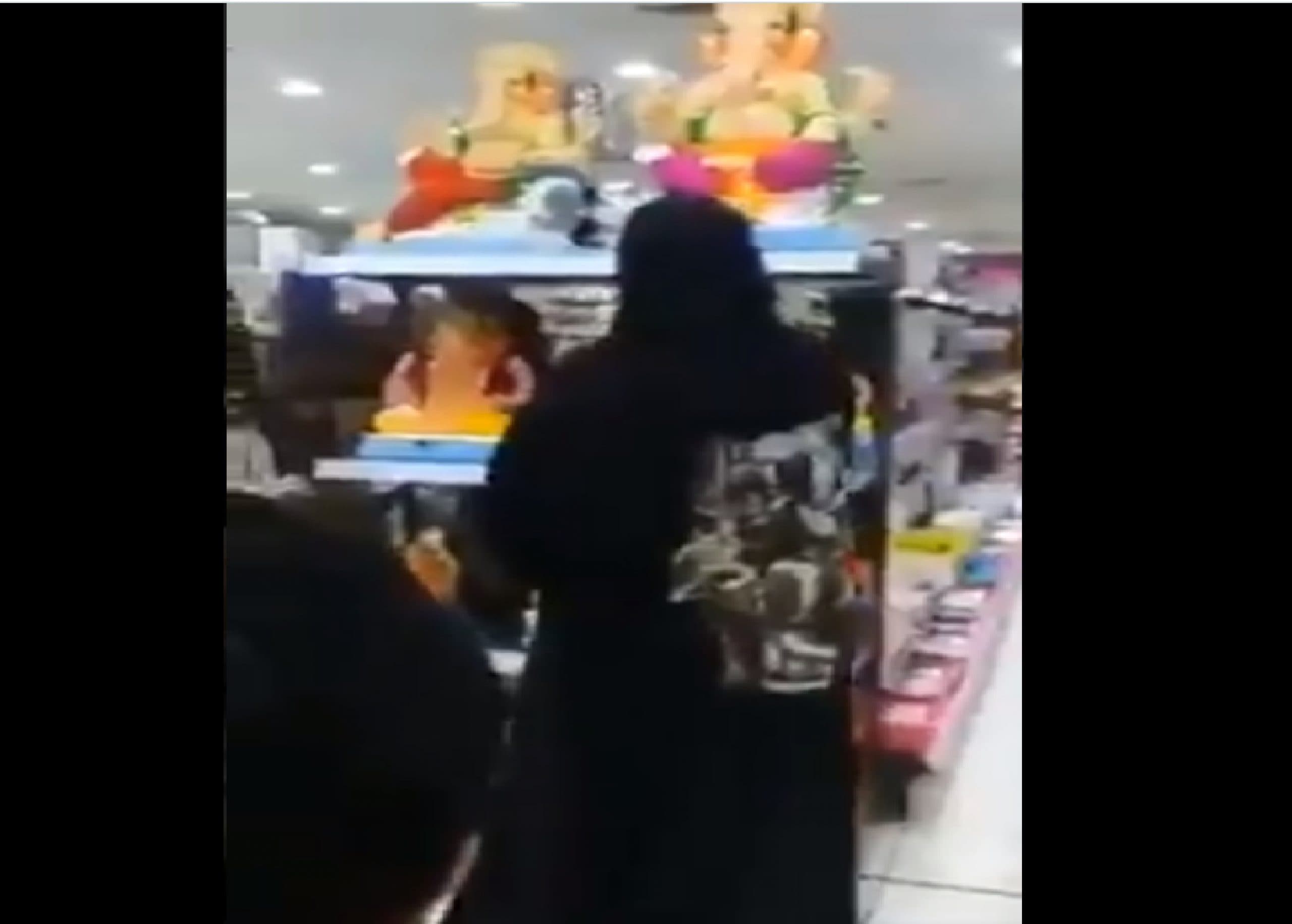 VIDEO : बहरीन में बुर्का पहनी महिला ने शॉपिंग मॉल में तोड़ी गणेश की मूर्तियां, सोशल मीडिया में गुस्सा