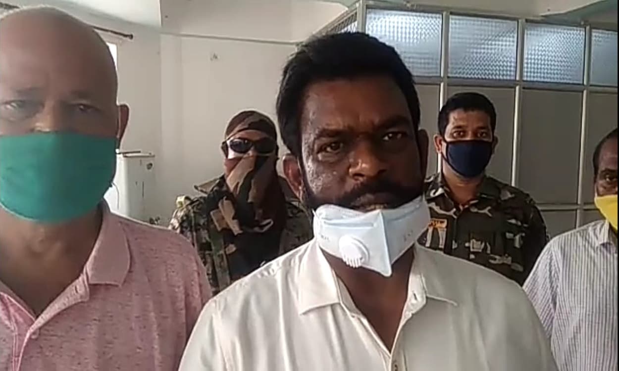 लातेहार में शिक्षकों के ट्रांसफर मामले में 2 शिक्षक संघ आमने- सामने, लगाया गंभीर आरोप