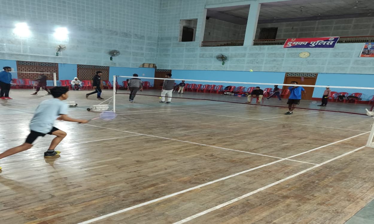 दुमका में शुरू हुआ प्रमंडल स्तरीय बैडमिंटन टूर्नामेंट, अंडर-16 में स्नेह और आयुष ने सेमीफाइनल में बनायी जगह