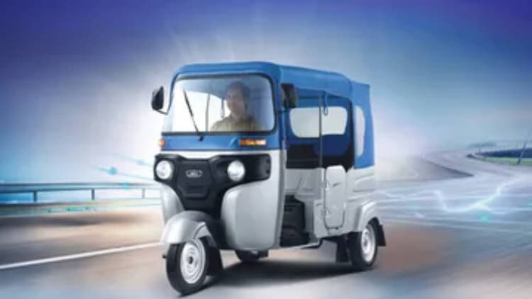 बजाज ऑटो का यह इलेक्ट्रिक थ्री व्हीलर भारत में मचा रहा तहलका, कम लागत में कमाई ज्यादा