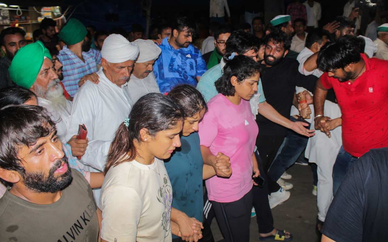 UWW ने पहलवानों को हिरासत में लेने की निंदा की. चुनाव नहीं होने पर WFI को निलंबित करने की दी धमकी