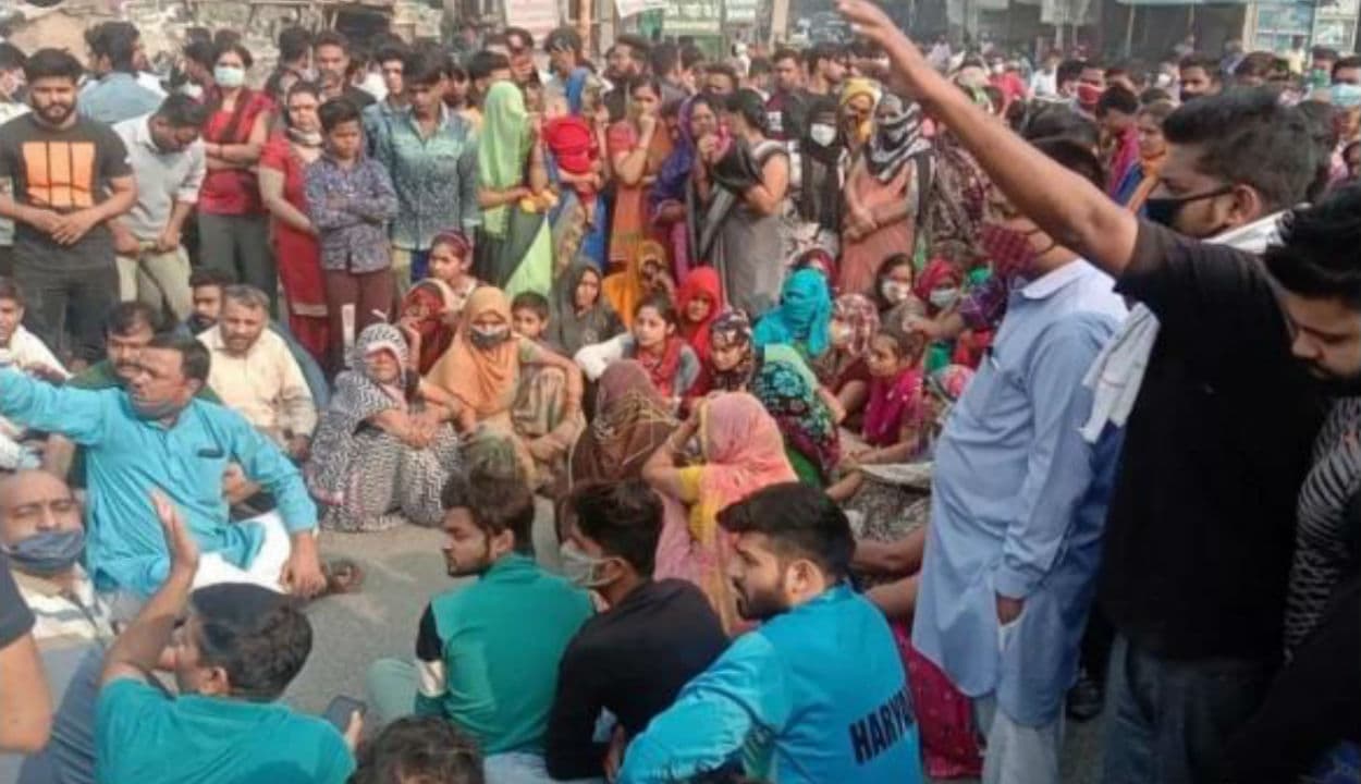 बल्लभगढ़ छात्रा मर्डर केस : 'हमें यूपी जैसा न्याय चाहिए', धरने पर बैठे पीड़ित परिवार ने पीएम मोदी से की मांग