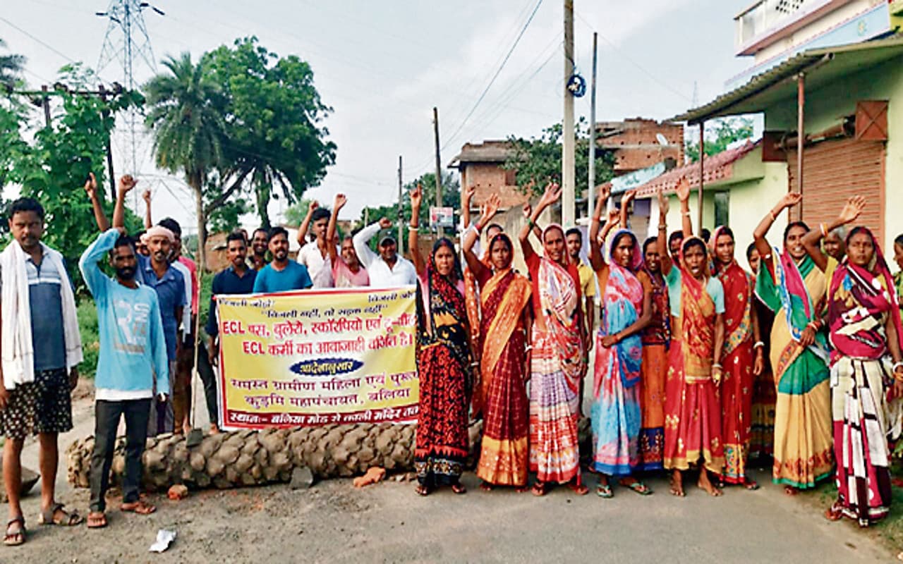 Prabhat Khabar Special: झारखंड के इस गांव में अधिकारियों की है नो एंट्री, जानें कारण