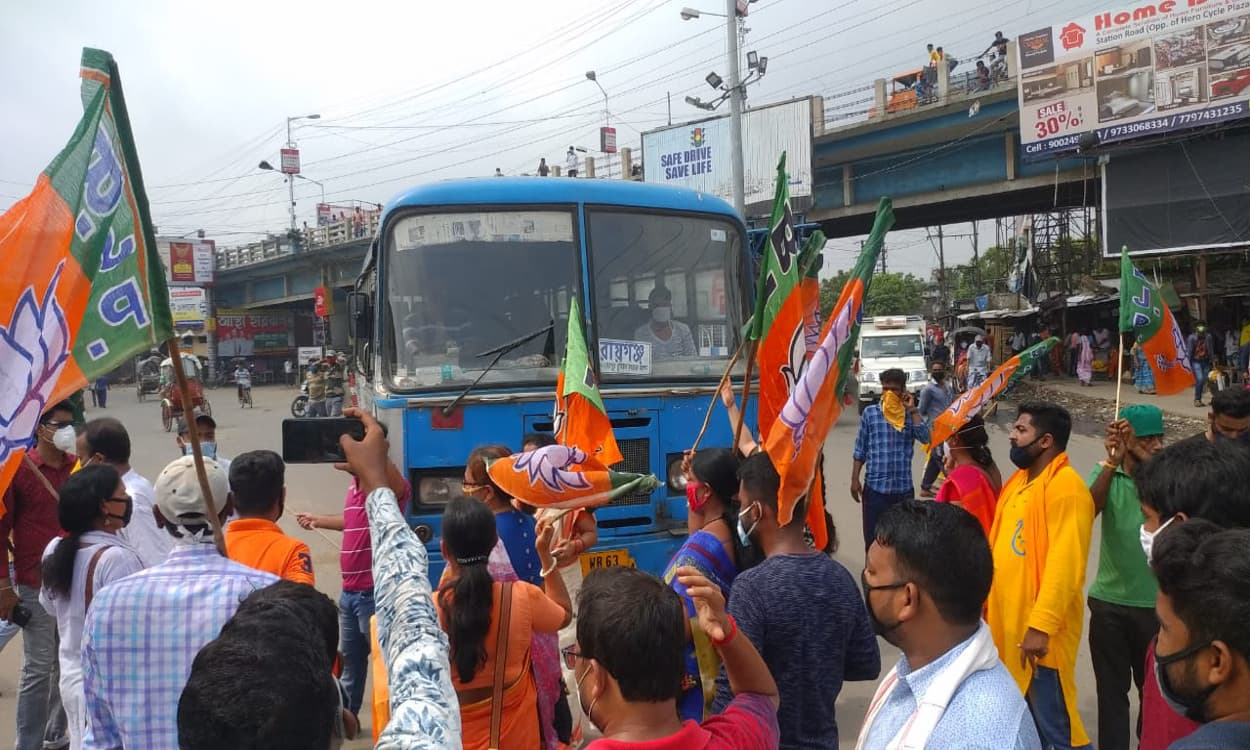 WB Election 2021 : पुलिस ने रोकी शाहनवाज हुसैन की डोमजूर रैली, बीजेपी कार्यकर्ताओं ने किया पथराव