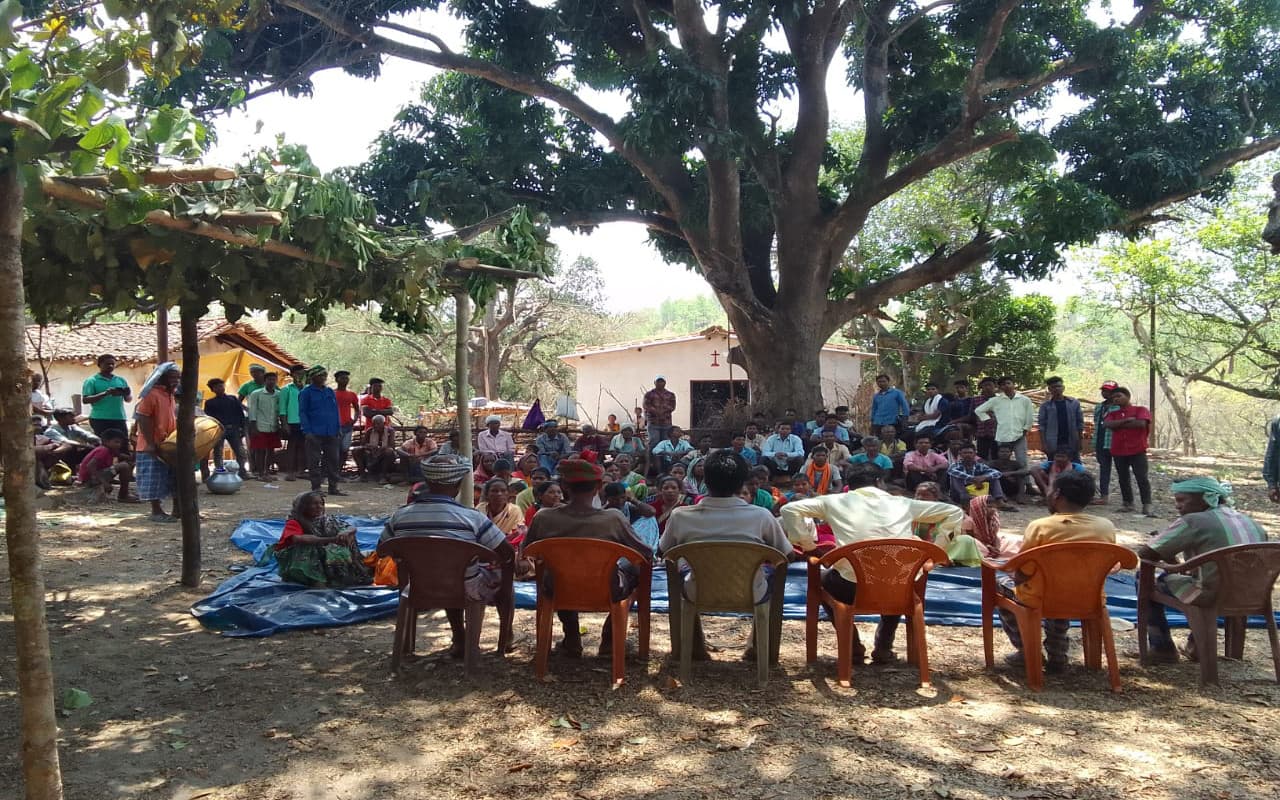 झारखंड : पश्चिमी सिंहभूम के 10 गांव के ग्रामीणों ने चुनाव का किया बहिष्कार, कारण जानकार आप भी चौंक जाएंगे