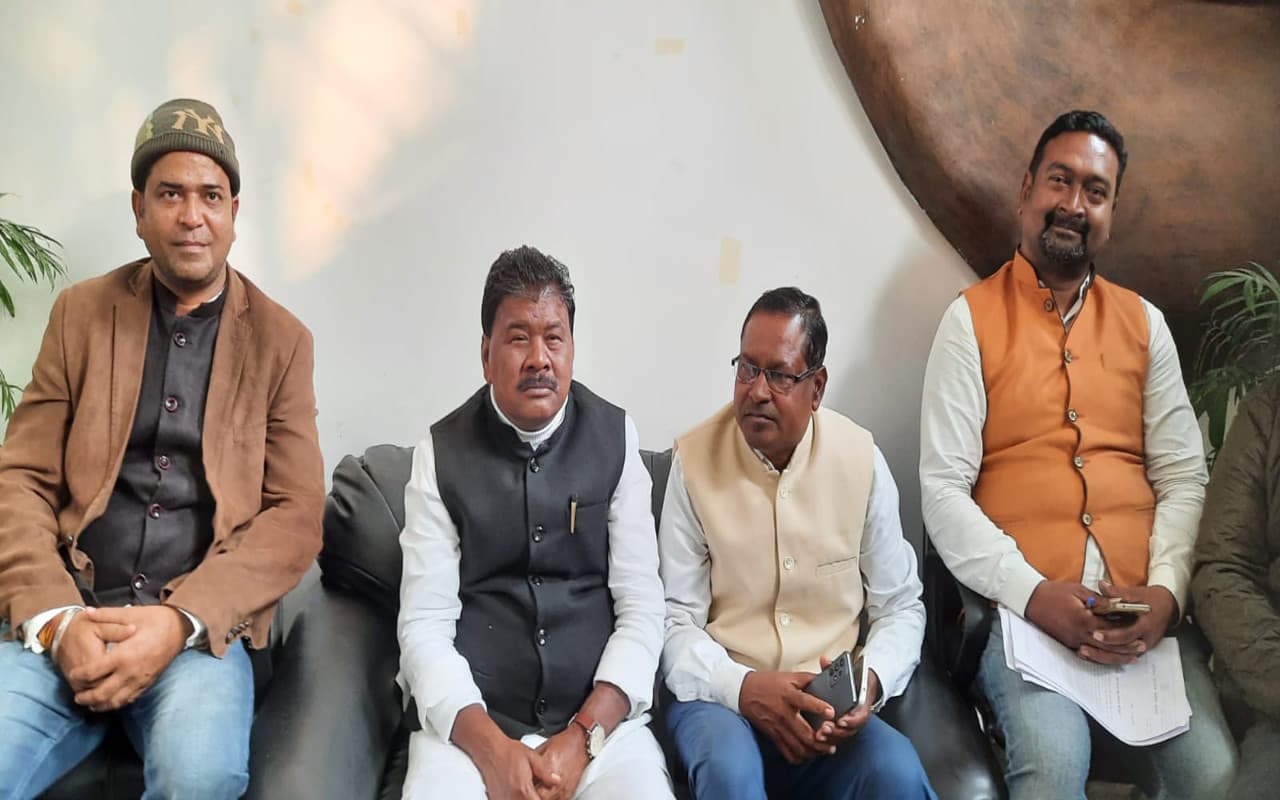 सिमडेगा में खतियानी जोहार यात्रा पर प्रशासन ने साप्ताहिक हाट बंद करने का दिया निर्देश, नाराज हुए बंधु तिर्की