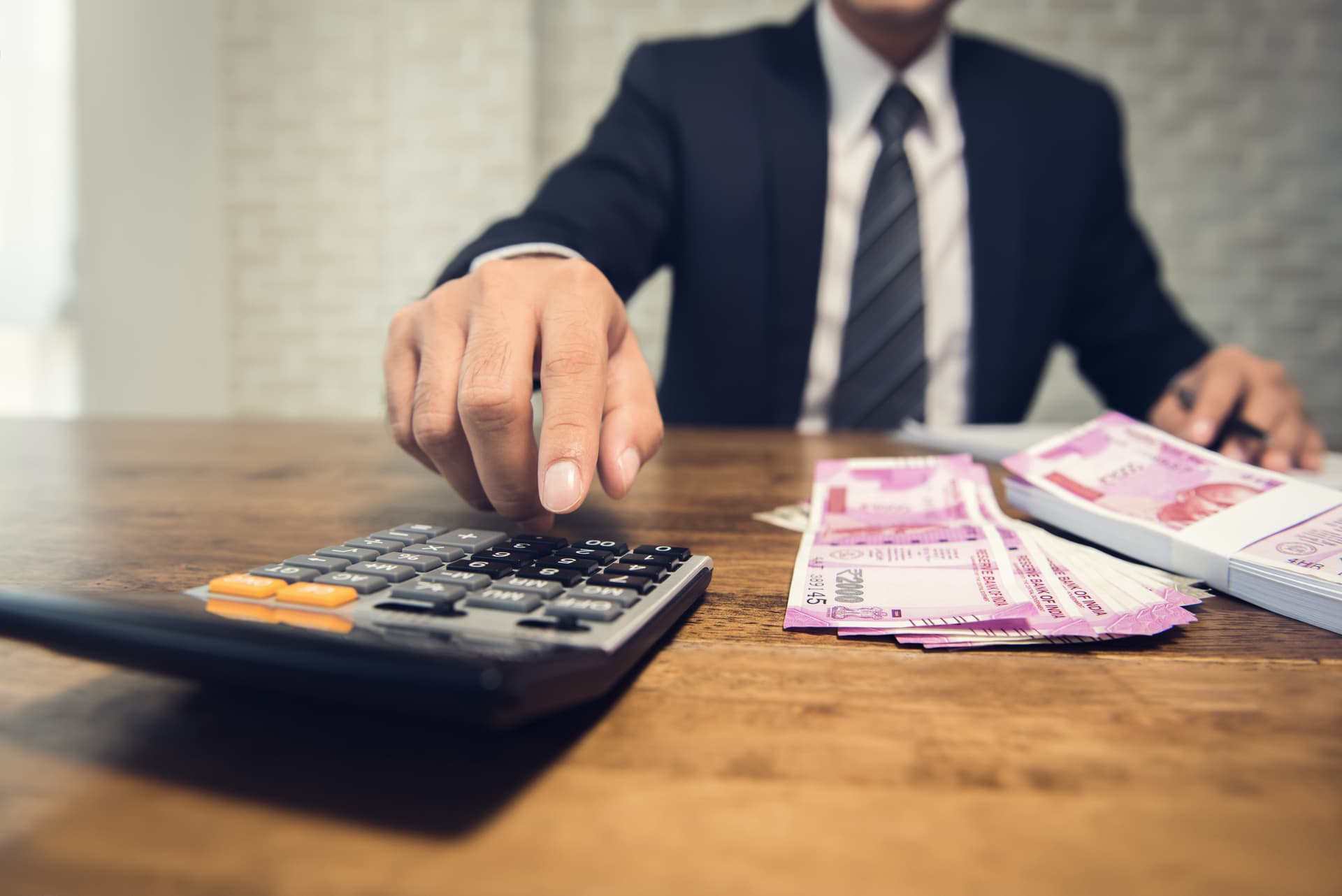 Bank FD पर इन बैंकों में मिल रहा सबसे ज्यादा ब्याज,Safe Investment के साथ मिलेगा तगड़ा रिटर्न, जरूर देखें