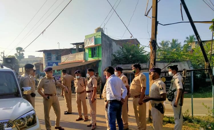 Bihar में पंचायत चुनाव को लेकर एक्शन में पुलिस, UP बॉर्डर पर अलर्ट, फरार अपराधियों पर शिकंजा कसने की तैयारी