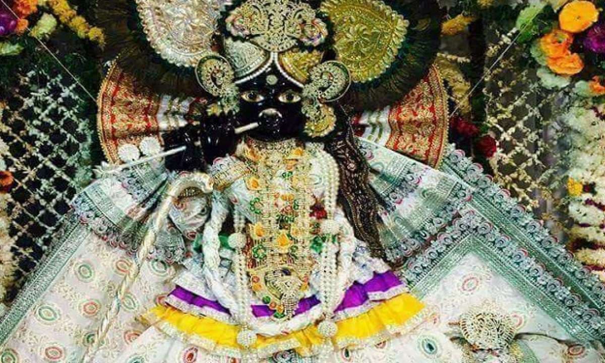 शरद पूर्णिमा पर चंद्रमा की रोशनी में नहीं होंगे बांकेबिहारी के दर्शन, ग्रहण के कारण एक साल करना होगा इंतजार