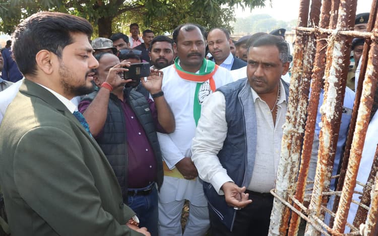 Jharkhand News: कोडरमा में भड़के स्वास्थ्य मंत्री बन्ना गुप्ता, DC को दिया सख्त निर्देश