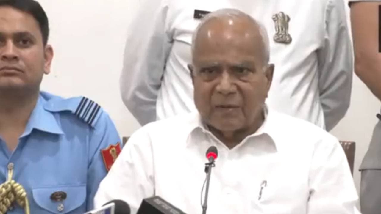 'मैं जब तक पंजाब में रहूंगा, हेलीकॉप्टर का नहीं करूंगा इस्तेमाल', राज्यपाल बनवारीलाल पुरोहित ने कहा