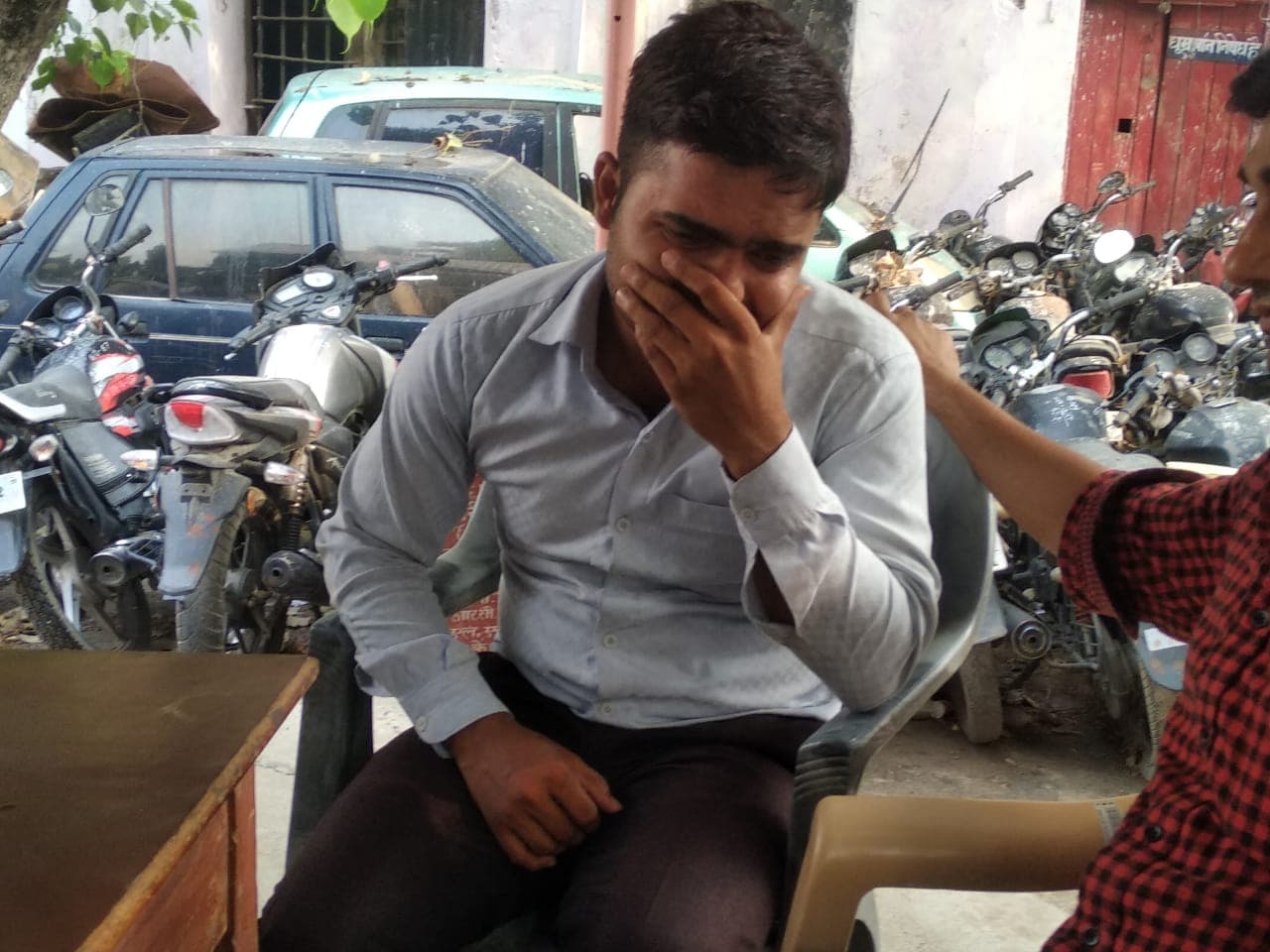 बरेली की एंटी करप्शन टीम ने शाहजहांपुर के लेखपाल को 5 हजार की रिश्वत लेते पकड़ा, ऐसे आया हाथ...