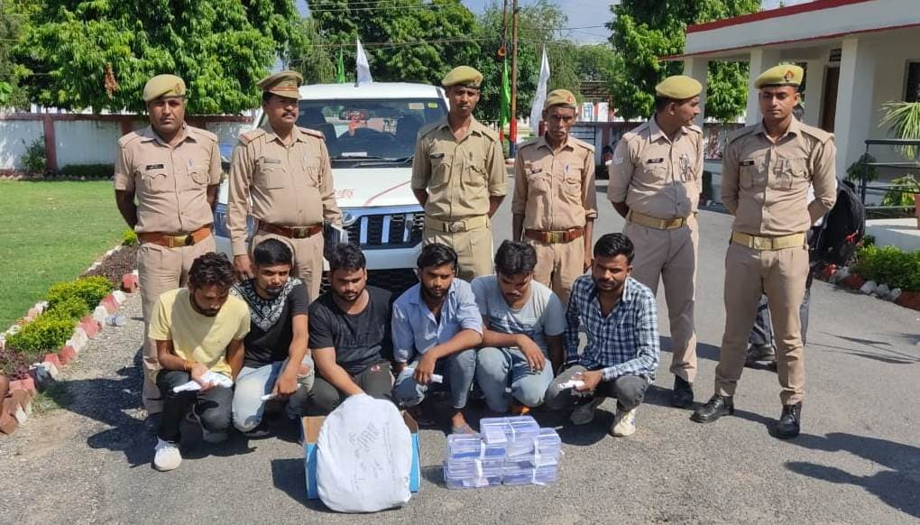 किस्‍मत: बरेली में लूट की रकम बांटते वक्‍त 6 बदमाश गिरफ्तार, 4 द‍िन पहले लिकर सेल्समैन से की थी लूट