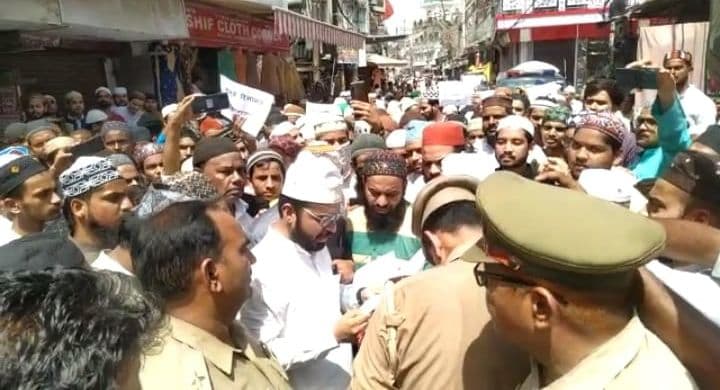 बरेली में भाजपा प्रवक्ता नुपूर शर्मा के खिलाफ मुस्लिमों का प्रदर्शन, जुमे की नमाज के बाद एकजुट हुई भीड़