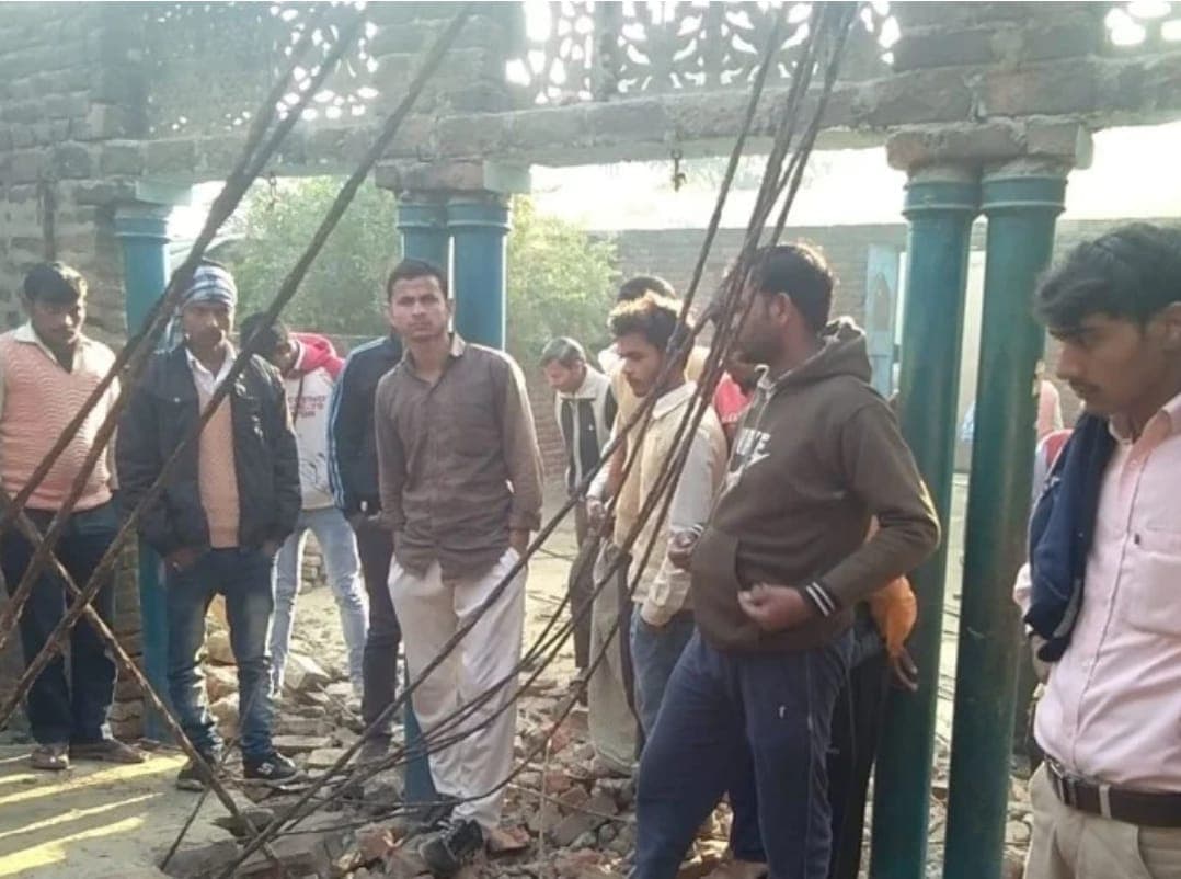 Bareilly News: मकान का लिंटर गिरने से युवक की मौत, घर में मचा कोहराम