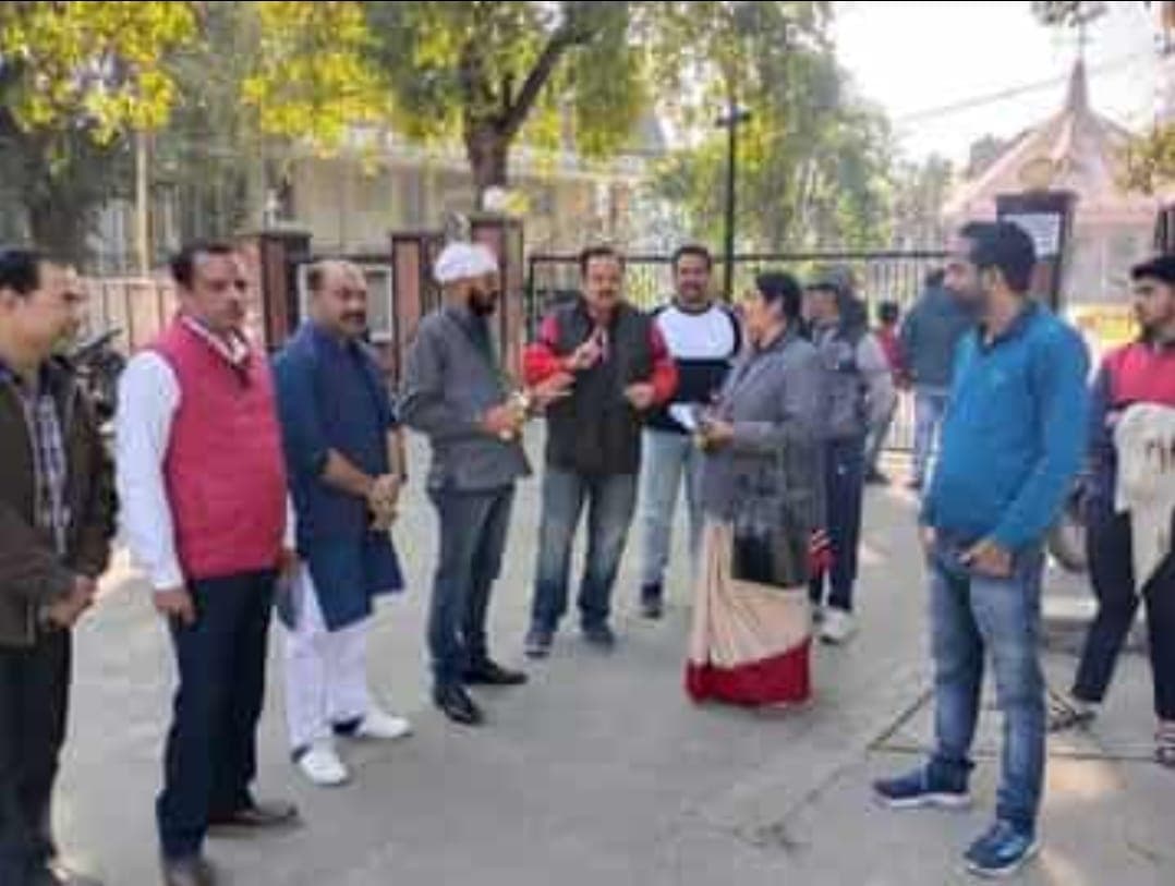 Bareilly News: बेटे की पिटाई से भड़के अभिभावकों ने कॉन्वेंट स्कूल में घुसकर टीचर को पीटा, अब मामला पहुंचा थाने
