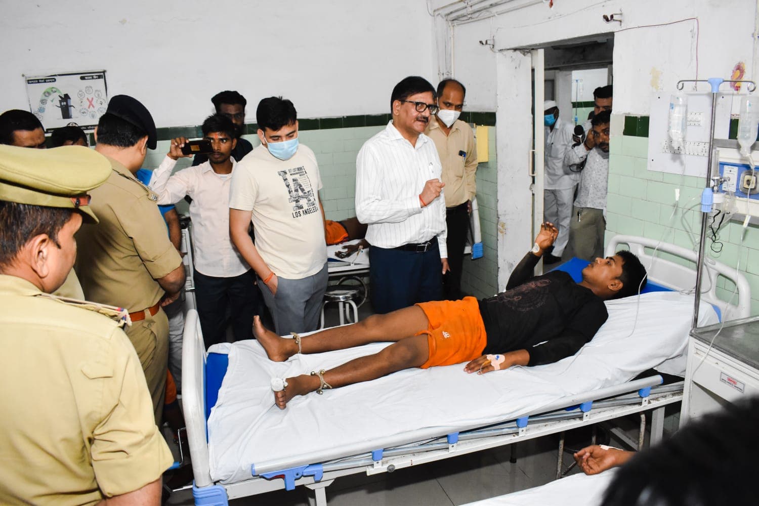 Bareilly News: हाईटेंशन लाइन की चपेट में आने से 5 कांवड़िए झुलसे, एक की हालत गंभीर, जानें कैसे हुआ हादसा