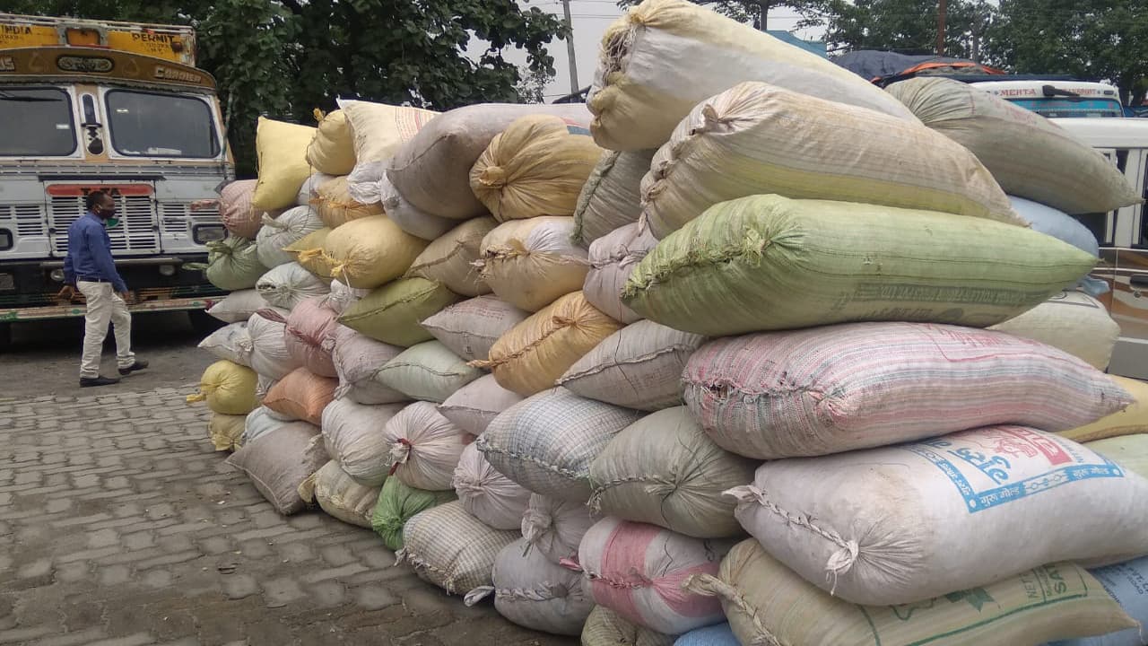 Jharkhand Crime News : हजारीबाग के बरही में 40 लाख का डोडा पकड़ाया, ट्रक जब्त, ड्राइवर व खलासी की खोजबीन जारी