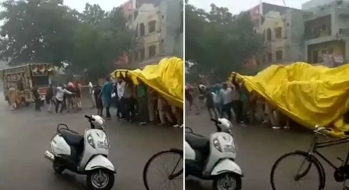 Monsoon Wedding! झमाझम बारिश के बीच ऐसे निकली दूल्हे की बारात, देखें Viral Video