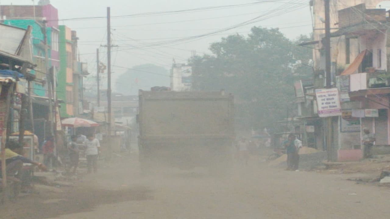 राष्ट्रीय प्रदूषण नियंत्रण दिवस: वाहनों के धुएं व धूलकण से बड़कागांव वासी परेशान, बढ़ सकती है रोगियों की संख्या