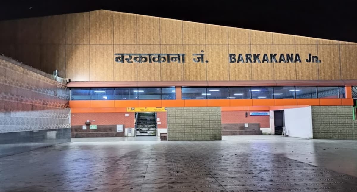 Jharkhand Crime News : रामगढ़ के बरकाकाना जंक्शन पर सेना के जवान आपस में भिड़े , चाकू लगने से तीन जवान घायल