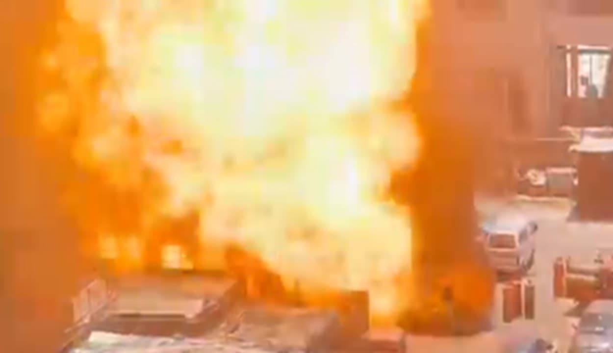 पाकिस्तान : लाहौर के बरकत मार्केट में बड़ा धमाका, एक साथ फटे 10 सिलेंडर, एक व्यक्ति जिंदा जला