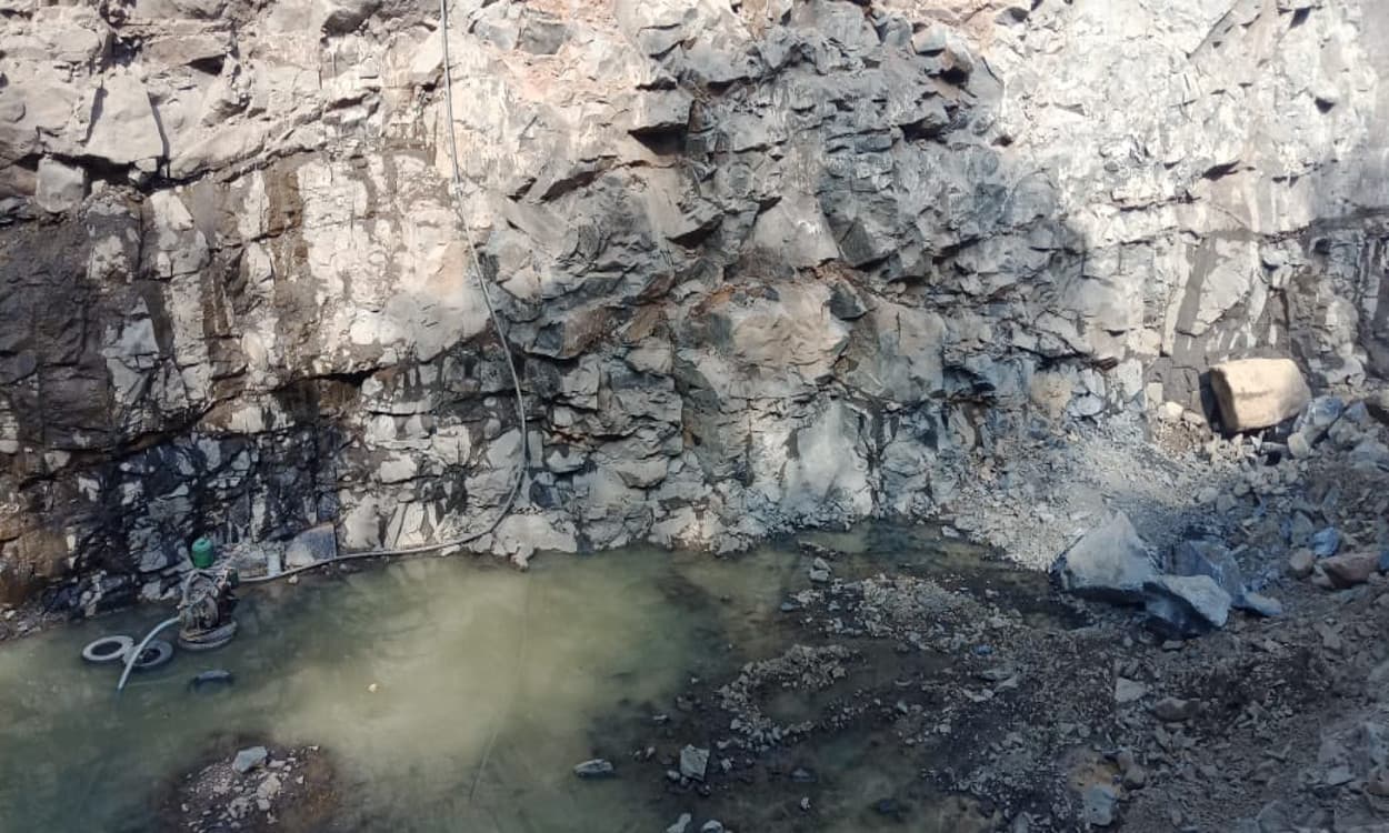 भीलवाड़ा में हो रही थी अवैध माइनिंग! पत्थर ढहने से तीन महिला समेत सात मजदूरों की मौत