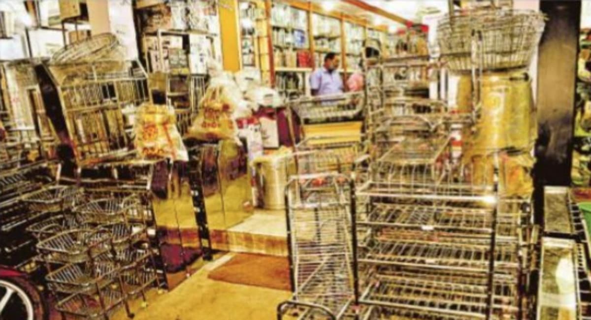 Dhanteras 2021: शुभ है परंपरागत धातुओं के बर्तनों की खरीदारी, छठ पर्व को भी ध्यान में रख कर हो रही मार्केटिंग