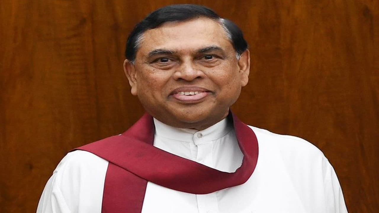 Sri Lanka crisis : विदेश भागने की फिराक में थे गोटबाया के छोटे भाई, एयरपोर्ट पर विरोध के बाद बैरंग लौटे