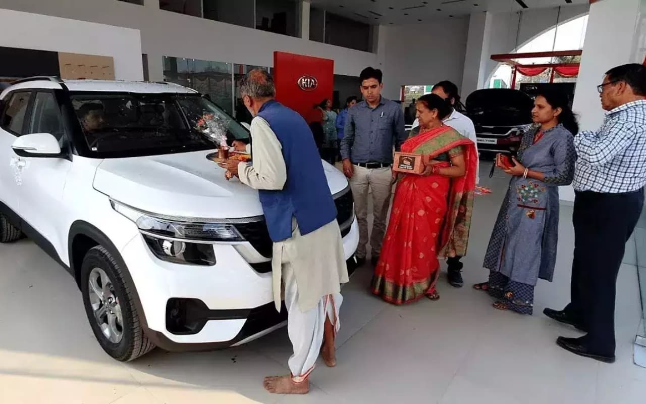 धनतेरस के दिन आसानी से लें वाहनों की डिलीवरी, भीड़ से बचने के ये हैं उपाय