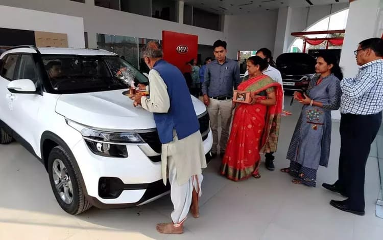 धनतेरस के दिन आसानी से लें वाहनों की डिलीवरी, भीड़ से बचने के ये हैं उपाय