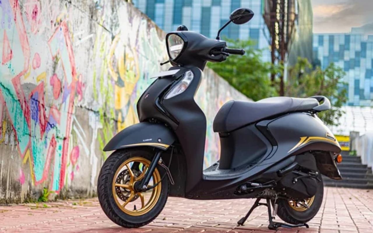 Dhanteras Offer: सिर्फ 6000 देकर घर ले जाएं Yamaha Fascino Hybrid! पेट्रोल के साथ बैटरी से भी चलेगी ये स्कूटर