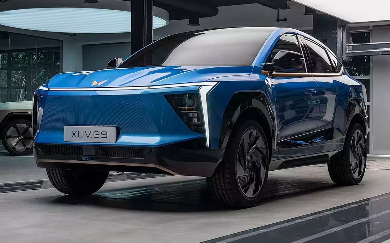 Mahindra XUV Electric: टेस्टिंग के दौरान स्पॉट हुई XUV.e9, लॉन्च होते ही EV की दुनिया में मचा डालेगी धूम!