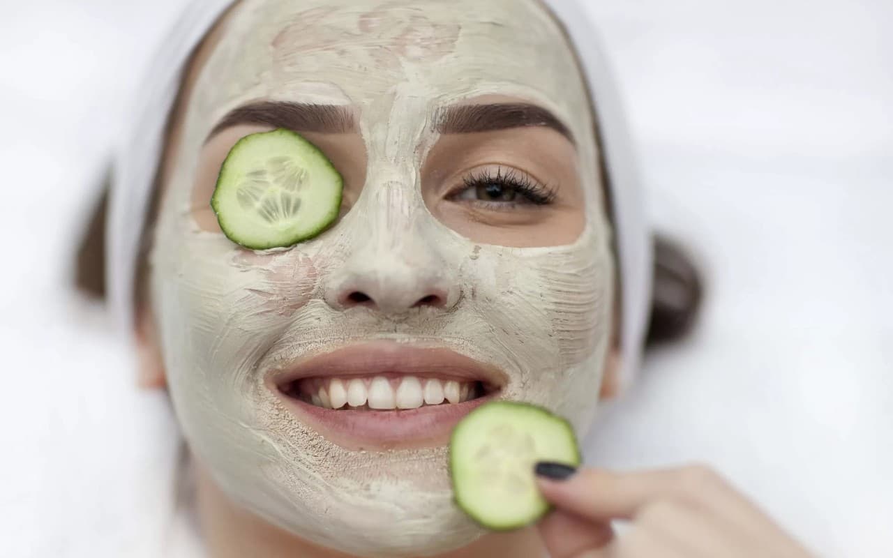 Beauty Tips: चमकदार चेहरा चाहिए वह भी घर बैठे तो अपनाएं ये घरेलू नुस्खे