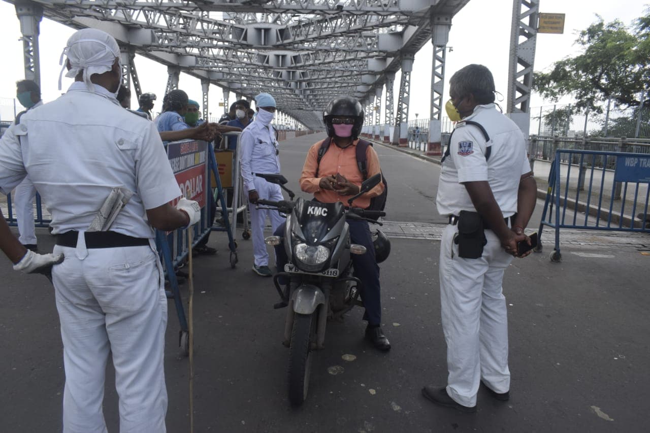 Bengal Lockdown Latest Update: बंगाल में 16 मई से पूर्ण लॉकडाउन, जानें क्या रहेगा खुला, क्या बंद Bengal Lockdown Latest Update: बंगाल में 16 मई से पूर्ण लॉकडाउन, जानें क्या रहेगा खुला, क्या बंद