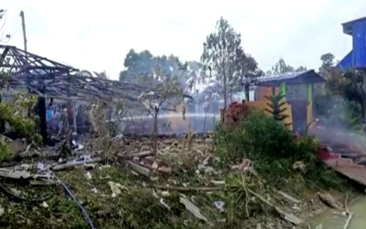 West Bengal News: पूर्व मेदिनीपुर में पटाखा फैक्ट्री में विस्फोट, 7 लोगों की मौत, जांच में जुटी पुलिस