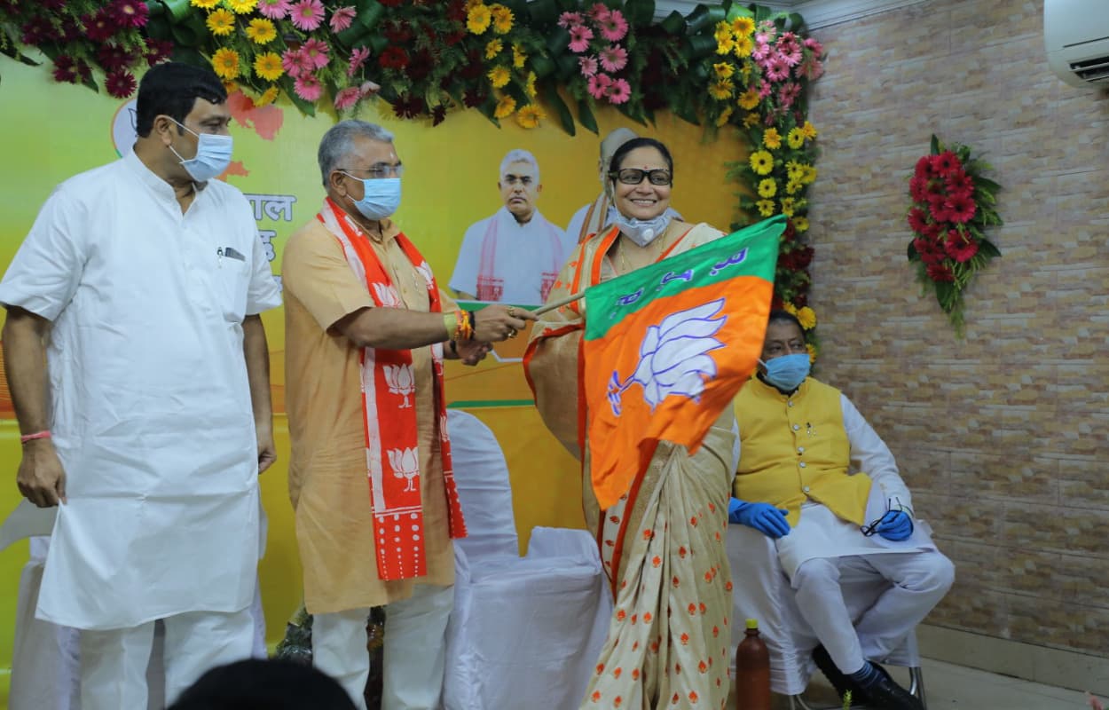 भाजपा में शामिल हुईं माकपा की पूर्व सांसद और एथलीट ज्योतिर्मय सिकदर