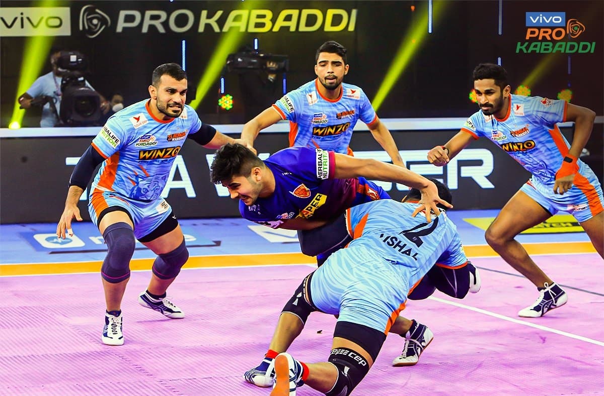 Pro Kabaddi 2022: बंगाल वॉरियर्स और दबंग दिल्ली का मुकाबला ड्रॉ, मनिंदर-नवीन के बीच कांटे की टक्कर
