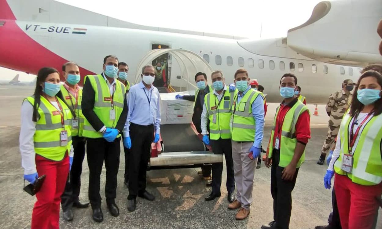 Coronavirus Vaccine News : बंगाल में कोरोना वैक्सीन की पहुंची पहली खेप, टीकाकरण को लेकर सरकार तैयार