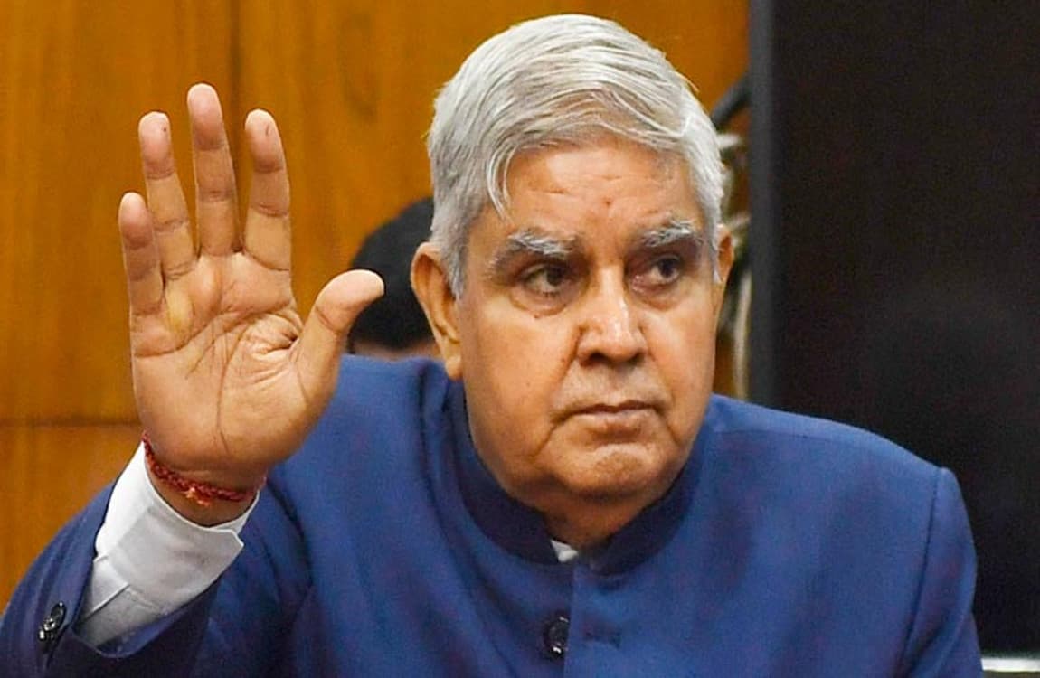 Covid-19 : बंगाल सीएम पर राज्यपाल का आरोप, कहा- कोरोना की नाकामी दूसरों के सर मढ़ने का बहाना खोज रही ममता