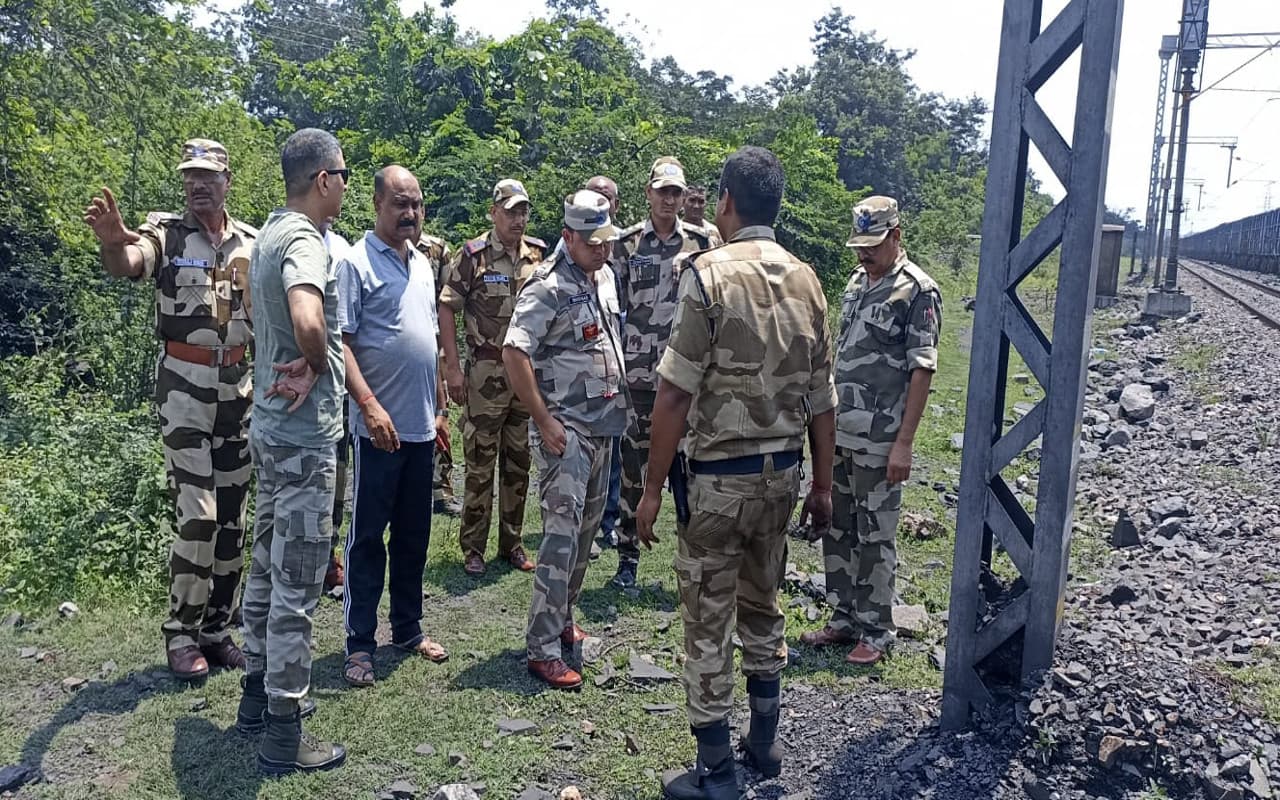 Jharkhand News: धनबाद के बेनीडीह मेन साइडिंग में CISF के दो जवान पर हमला, पिस्टल छीनने की कोशिश,जांच शुरू
