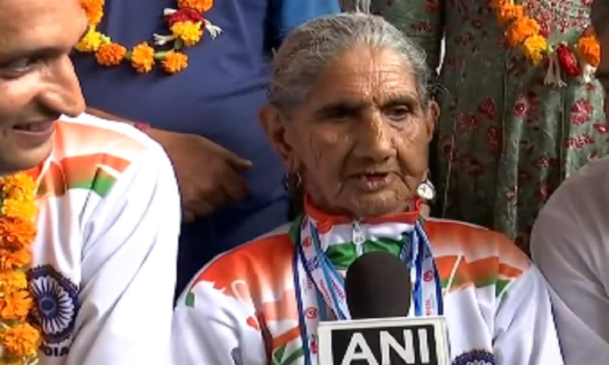 Bhagwani Devi: फर्राटा दौड़ में गोल्ड जीतने वाली 94 साल की दादी ने जमकर लगाये ठुमके, Watch Video