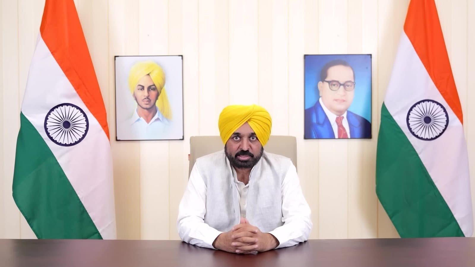 पंजाब में केजरीवाल की 'झाड़ू' ने धुरंधरों को चटाई धूल, भगत सिंह के खटकड़ कलां गांव में शपथ लेंगे मान
