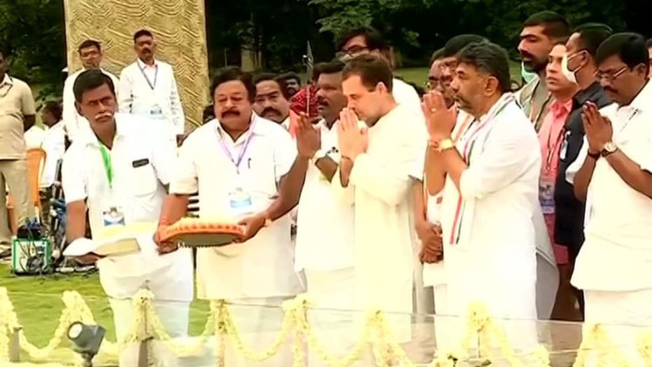 कांग्रेस ने भारत जोड़ो यात्रा को बताया राजनीति का 'नया मोड़', राहुल ने पेरंबदूर में पिता को दी श्रद्धांजलि