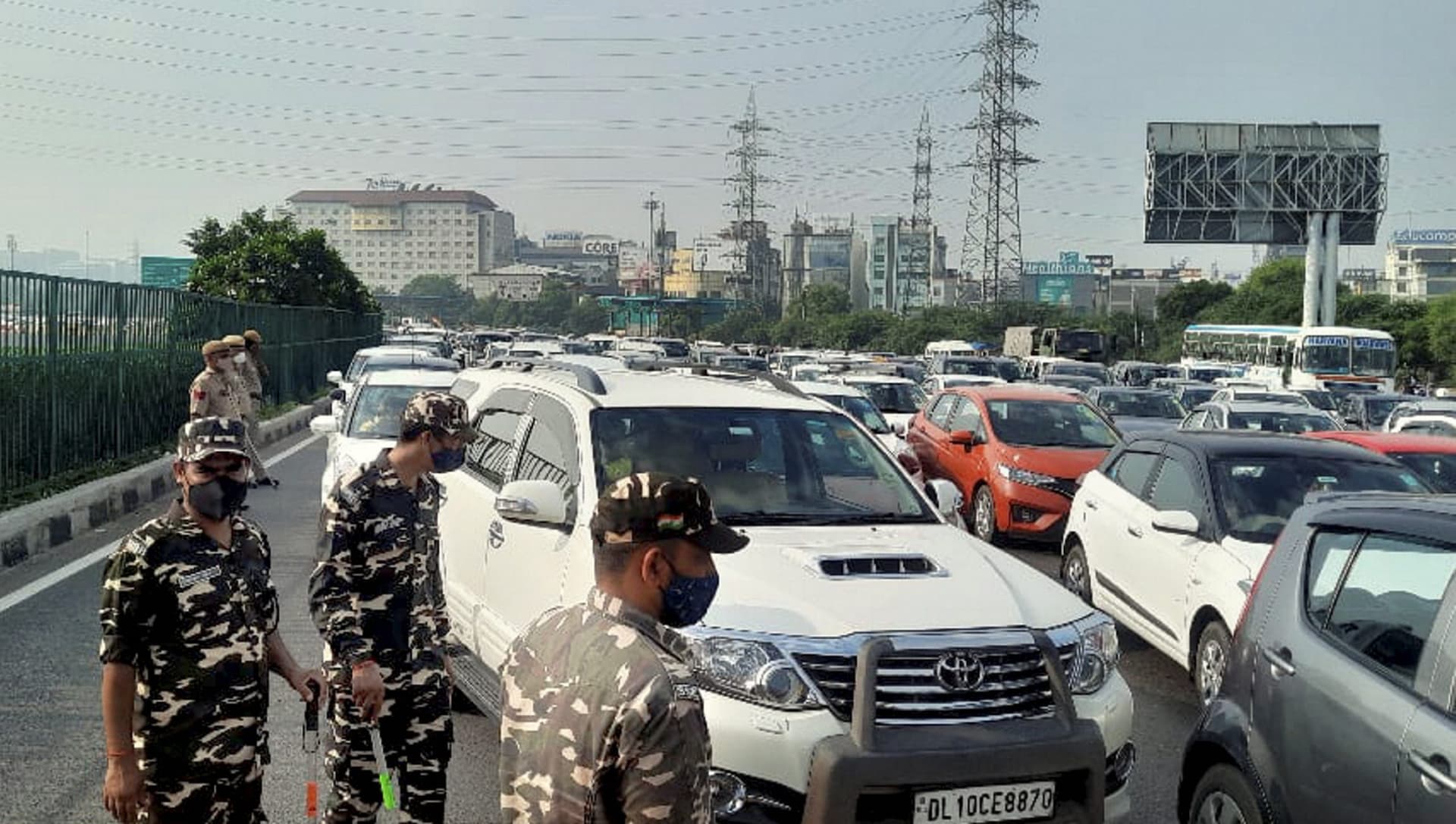 Bharat Bandh Updates: दिन भर के भारत बंद के बाद राकेश टिकैत बोले- वार्ता के लिए तैयार हैं किसान