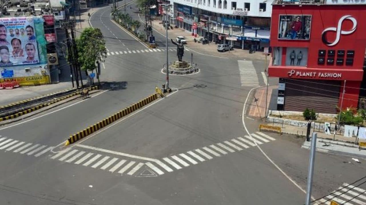 Coronavirus Update: मध्यप्रदेश के भोपाल, जबलपुर, ग्वालियर, शिवपुरी, खजुराहो एवं राजनगर में कर्फ्यू